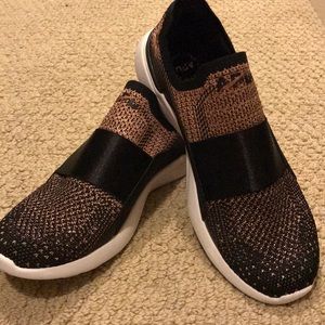 Excellent condition APLs from Lululemon!